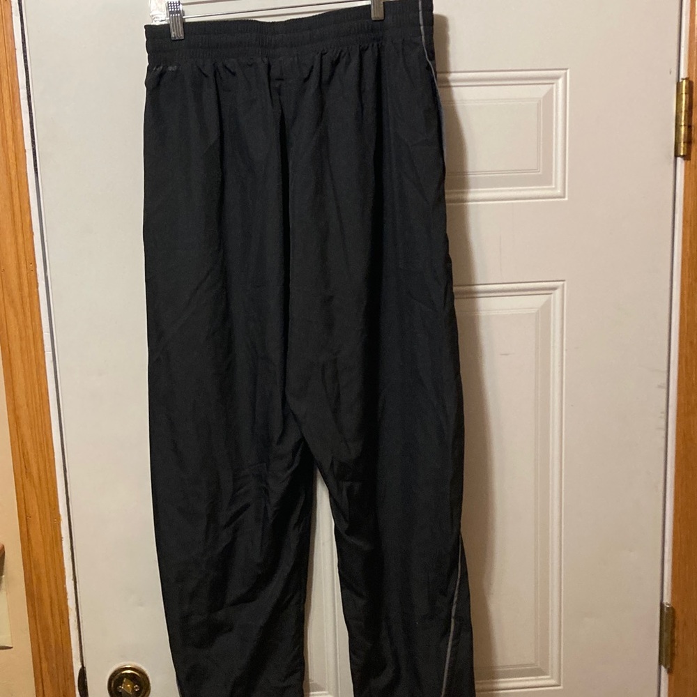 Under Armour Black Athletic Track‎ Pants - Lightweight Casual Wear L